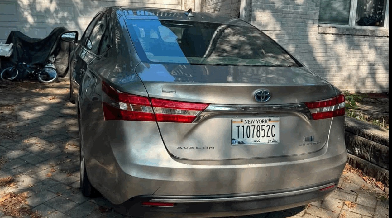 ქირავდება Toyota Avalon hybrid (TLC)